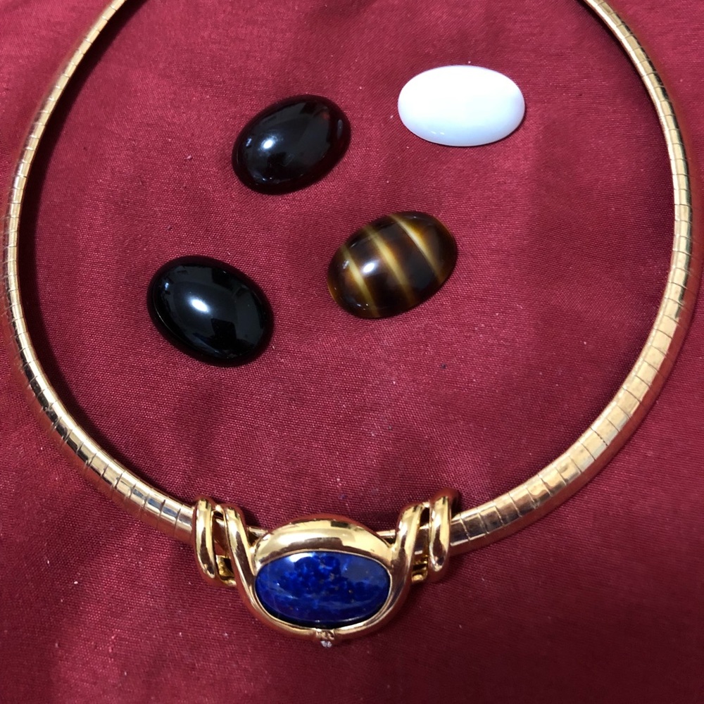 Interchangeable choker